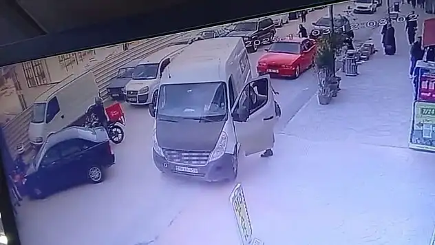El Freni Çekilmeyen Kamyonet Geri Geri Kaydı