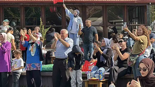Karabük'te Filenin Sultanları'nın şampiyonluk maçı dev ekranda izlendi