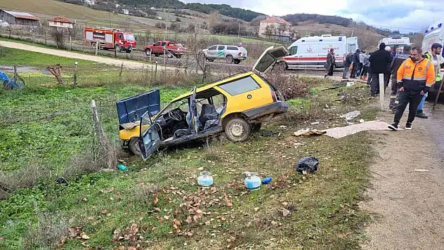 Karabük'te Hafif Ticari Araç Otomobille Çarpıştı: 6 Yaralı