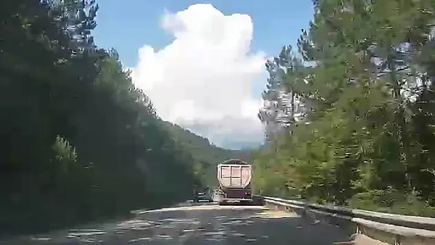 Karabük'te hatalı sollama yapan sürücüler kazaya davetiye çıkardı