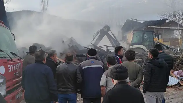Karabük'te İki Ev Alevlere Teslim Oldu: 1 Yaralı