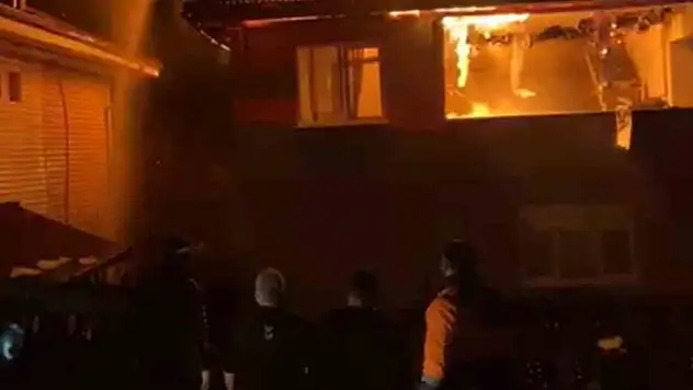 Karabük'te İki Katlı Evde Kokutan Yangın