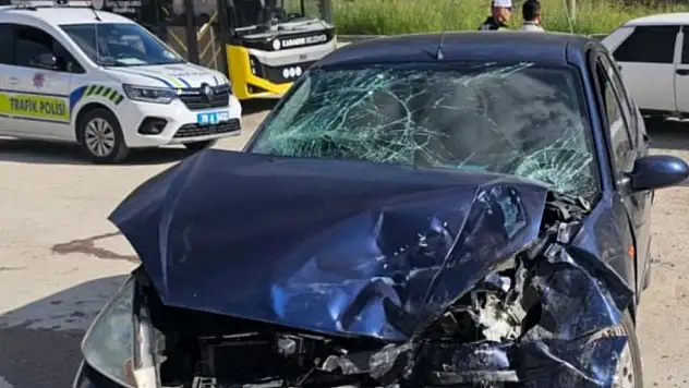 Karabük'te İki Otomobil Çarpıştı: 3 Yaralı