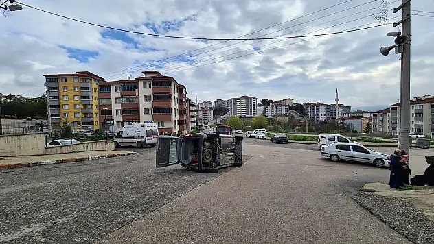 Karabük'te kaza, bir araç yan yattı