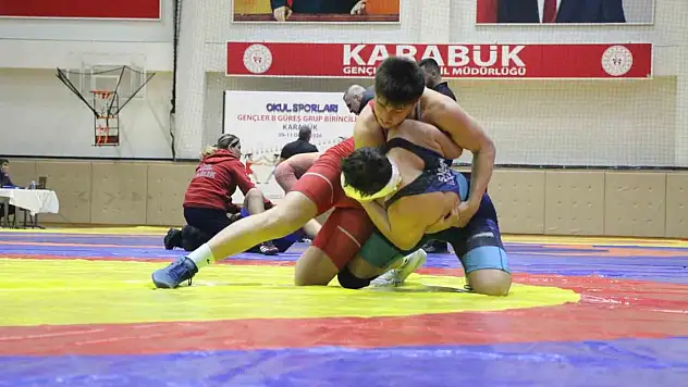 Karabük'te Okul Sporları Güreş Grup Müsabakaları Başladı