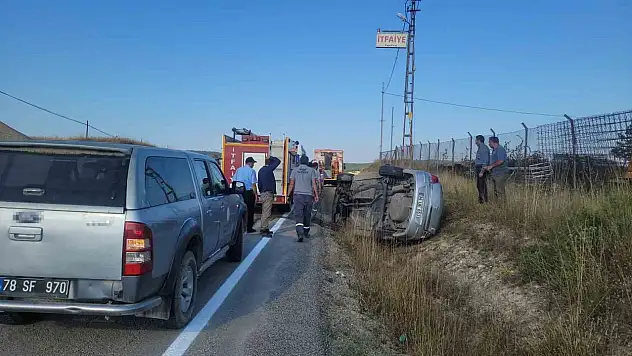 Karabük'te otomobil devrildi, 2 kişi yaralandı