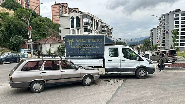 Karabük'te otomobil kamyonetle çarpıştı: 1 yaralı