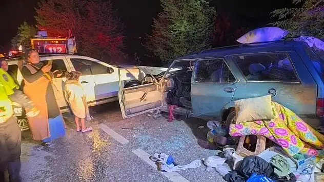 Karabük'te Otomobiller Çarpıştı: 6 Yaralı