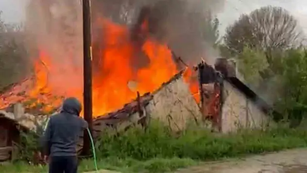 Karabük'te Tek Katlı Ev Çıkan Yangında Küle Döndü