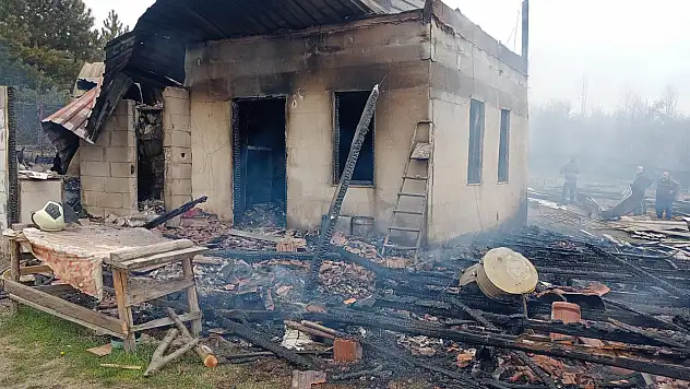 Karabük'te tek katlı ev kül oldu
