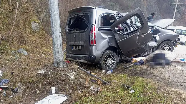 Karabük'te Trafik Kazası: 1 Ölü, 4 Yaralı