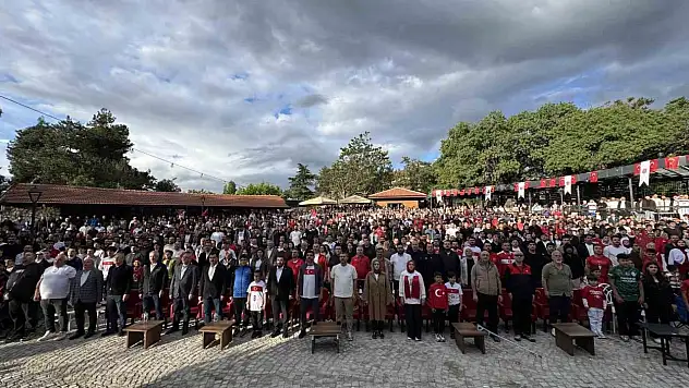 Karabük'te vatandaşlar milli maç heyecanını dev ekranda yaşadı