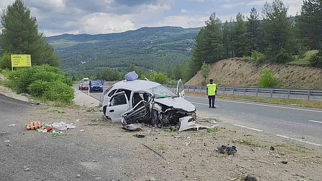 Karabük'te Otomobil Beton Menfeze Çarptı: 1 Ölü, 3 Ağır Yaralı
