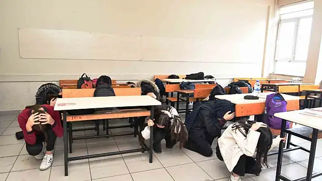 Okullarda Deprem Tatbikatı