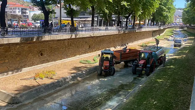 Karaçomak Çayı'nda Peyzaj Çalışmaları Sürüyor