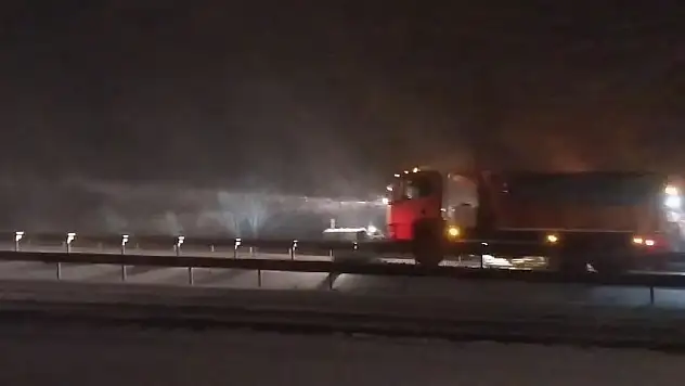 Karadeniz'i İstanbul'a Bağlayan Yolda Kar Yağışı Etkili Oluyor