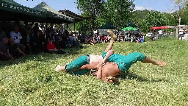 Karakucak Güreşleri Renkli Görüntülere Sahne Oldu