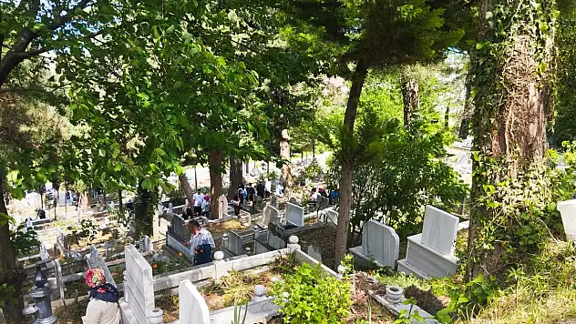 Karamandağı Mezarlığı'nda Kur'an-ı Kerim Tilaveti Okundu