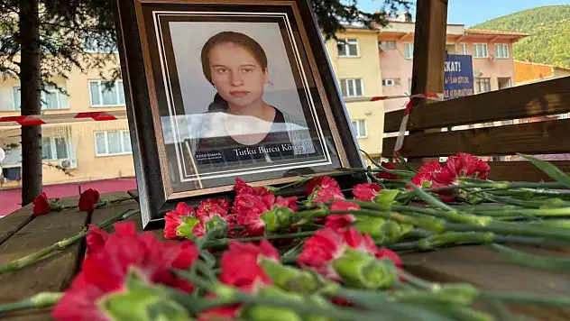 Karanfillerle anıldı: Tutku Burcu Köseoğlu için Kur'an-ı Kerim ve dua programı düzenlendi