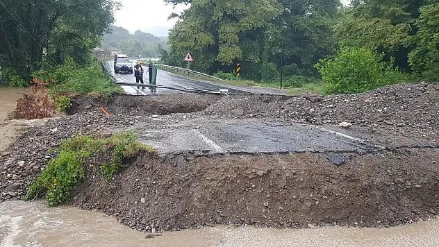 Karayolunda heyelan meydana geldi