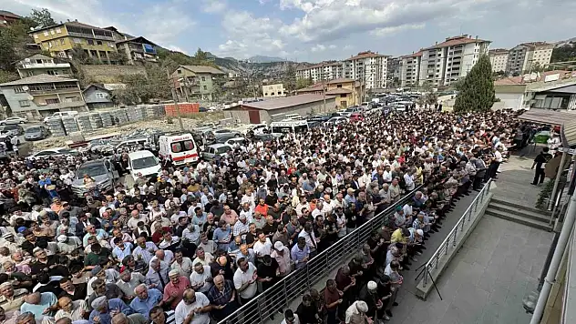 KARDEMİR'deki İş Kazasında Hayatını Kaybeden Yağız'ı Son Yolculuğuna Uğurlandı