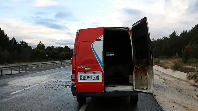 Kargo aracı alevlere teslim oldu