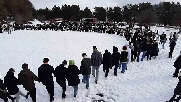 Karlar Altında Hamsi Ve Horon Keyfi