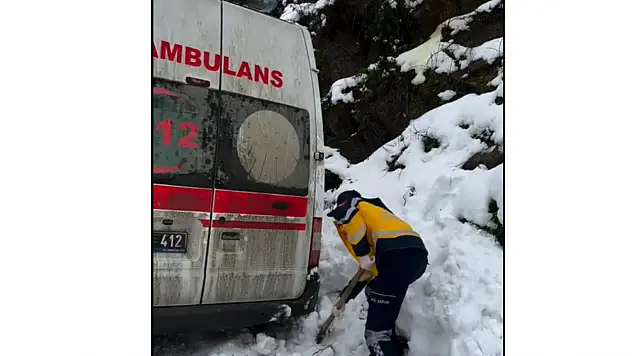 Karlı Yolları Aşarak Yardıma Yetiştiler
