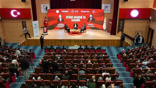 Kasapoğlu, Karabük Üniversitesinde Gençlerle Buluştu