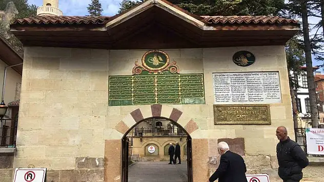 3 Camide Teravih Namazı Hatimle Kılınacak