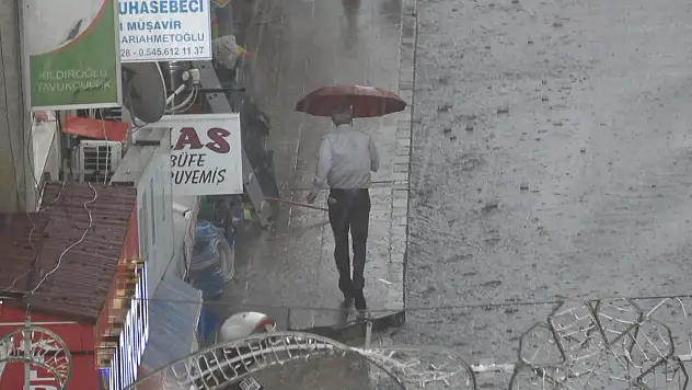 Kastamonu'da aniden yağış zor anlar yaşattı