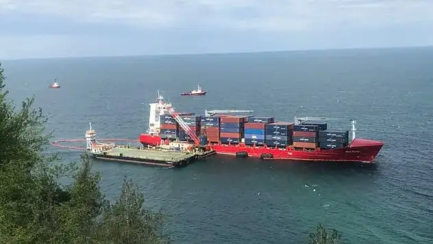 Kastamonu'da karaya oturan gemide tahliye çalışmaları
