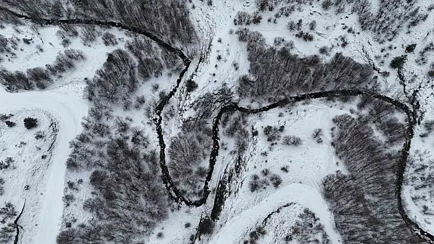 Kastamonu'da Karla Kaplanan Dağlarda Hayran Bırakan Manzaralar
