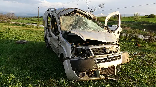 Kastamonu'da kaza, metrelerce sürüklenen araçtan sağ çıktı