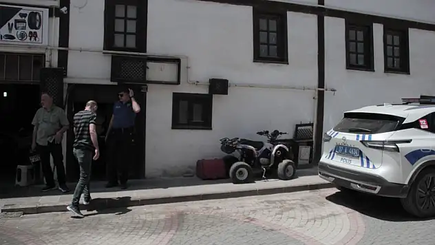 Kastamonu'da Kötü Koku İhbarı, Gizli Tüneli Ortaya Çıkardı!