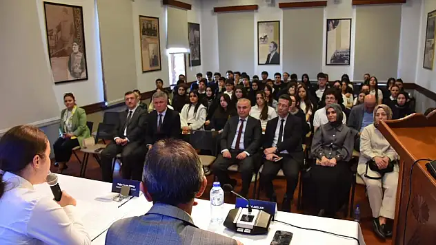 Kastamonu'da Safahat Okumaları Paneli Düzenlendi