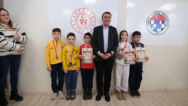 Kastamonu'da Satranç Turnuvasında Ödüller Sahiplerini Buldu