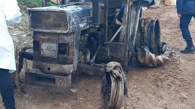 Kastamonu'da yangın, traktörden samanlığa