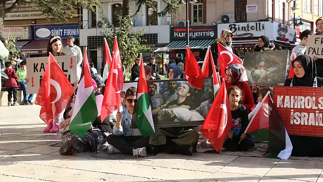Kastamonu'dan İsrail'e oturma eylemli tepki