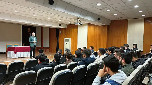 Kastamonu Müftüsü Bilgiç, gençlerle iftarda bir araya geldi