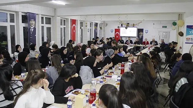 Kastamonu'nun Farklı İlçelerinden Gelen Gençlerle İftar Buluşması