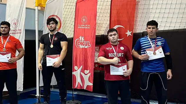 Kastamonulu Öğrenci, Bilek Güreşinde Türkiye Üçüncüsü Oldu