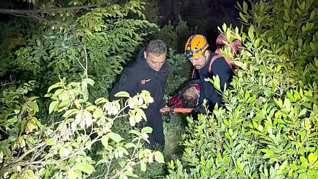 Kayalıklardan düşen amatör balıkçıyı AFAD ve itfaiye ekipleri kurtardı