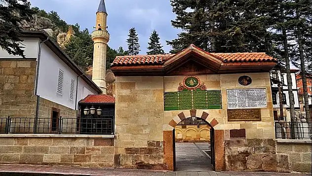 Asa Suyunun Zemzemle Aynı Olduğuna İnanılıyor