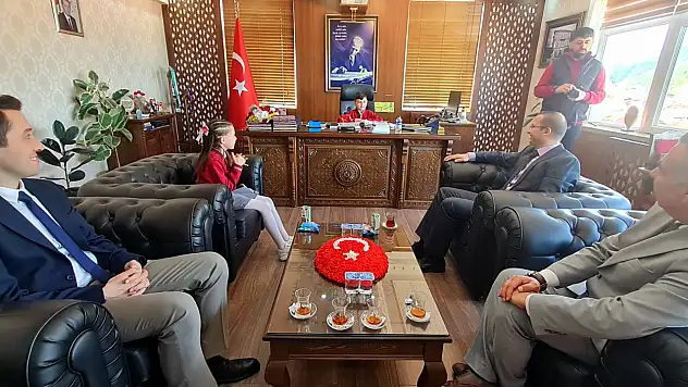 Kaymakam Baycar, Koltuğunu Çocuklara Devretti