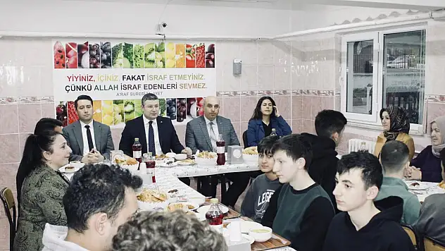 Kaymakam Necdet Uçar, Öğrencilerle İftarda Bir Araya Geldi