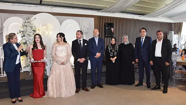Kaymakamlar, Milletvekilleri Ve Bürokratlar Bu Nişanda Buluştu