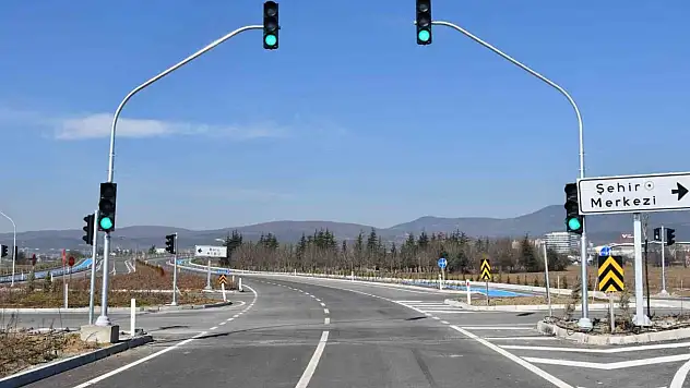 Kaza Üzerine Kaza Olan Kavşağa Trafik Işık Sistemi Kuruldu