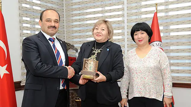 Kazakistan'dan üniversiteye ziyaret