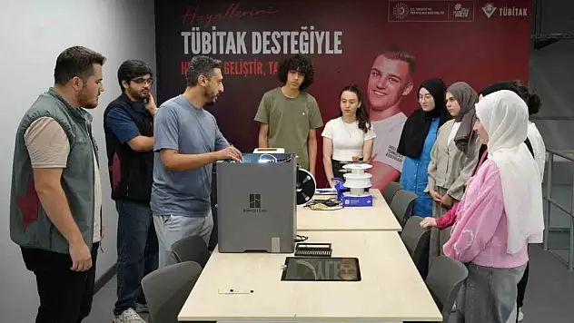 KBÜ'de lise öğrencileri dijital üretim ve yapay zeka eğitimi alıyor